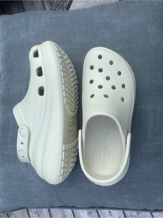CROCS Shoes - CROCS Classic Clog in Cream